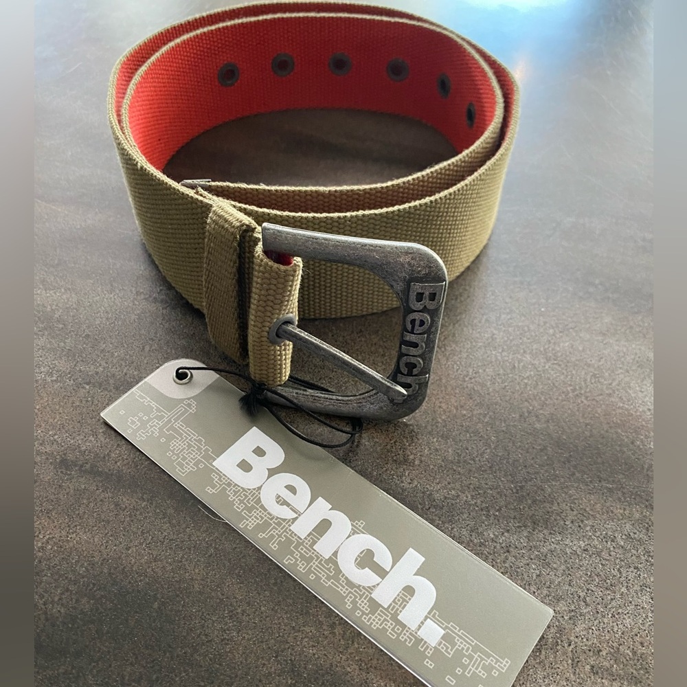 NWT Mens Gasket Belt Size S/M. Color Olive